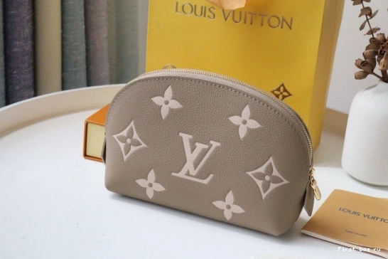 First bag ru Vuitton COSMETIC Louis POUCH 0725